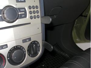 Brodit ProClip Halterung für Opel Corsa 07-14, Mitte rechts