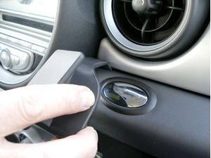 Brodit ProClip pro Mini Cooper 07-14/Clubman 08-15/Convertible 08-16 (bez horní přihrádky), na střed