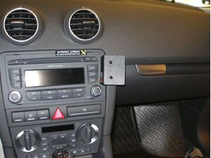 Brodit ProClip montážní konzole pro Audi A3 07-12, S3 07-13, na střed vpravo