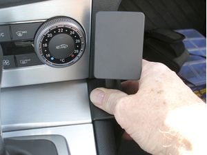 Brodit ProClip montážní konzole pro Mercedes Benz C-Class (180-320) 07-10, na střed vpravo