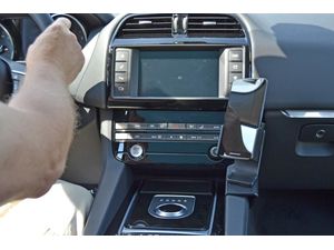 Brodit ProClip montážní konzole pro Jaguar F-PACE 17-20 USA (jen kožené čalounění), na střed vpravo