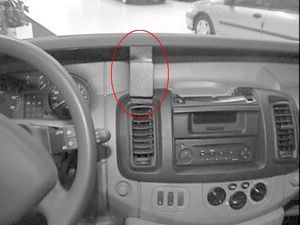 Brodit ProClip за Renault Trafic/Opel Vivaro/Nissan Primastar 02-10, централно ляво