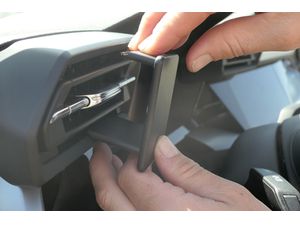 Brodit ProClip montážní konzole pro Audi A3/S3 21-24, vlevo na mřížku