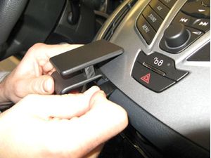 Brodit ProClip pro Ford C-Max/Grand C-Max 11-18/Kuga 13-16 (ne Sony stereo), na střed