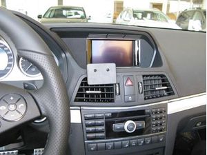 Brodit ProClip pro Mercedes Benz E-Class (200-430) Convertible/Coupe 10-13, na střed