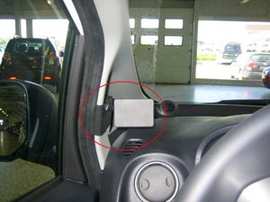Brodit ProClip für Peugeot iOn/Citroen C-Zero/Mitsubishi i-MiEV 10-17, links an der Säule