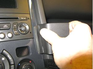 Brodit ProClip montážní konzole pro Peugeot 5008 10-17, na střed vpravo