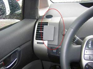 Brodit ProClip montážní konzole pro Toyota Prius 04-09, vlevo vedle mřížky ventilace