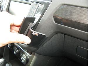 Brodit Монтажна скоба ProClip за Volkswagen Tiguan 17-23, централно дясно