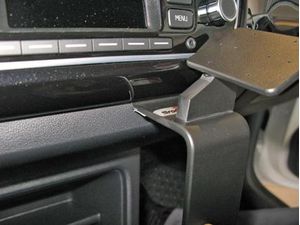 Brodit Suport de montare ProClip pentru Skoda Citigo/Volkswagen UP/Seat Mii 15-16, centru dreapta jos