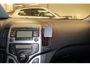 Brodit ProClip Halterung für Hyundai i30 08-12, Mitte rechts