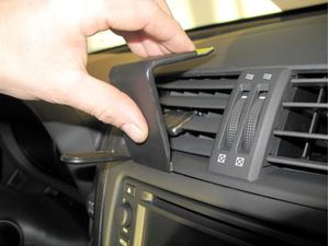 Brodit ProClip Halterung für Toyota RAV 4 11-12, mittig