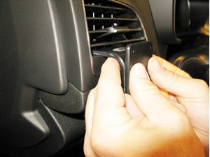 Brodit Suport de montare ProClip pentru Renault Megane 16-22, stânga sub grilă