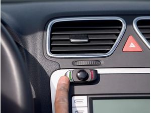 Parrot CK 3000 Evolution Bluetooth-Freisprecheinrichtung für das Auto, Großpackung 
