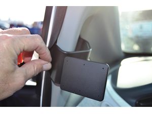 Brodit ProClip montážní konzole pro Chevrolet Bolt 18-21/Opel Ampera-e 18-22, vlevo na sloupek