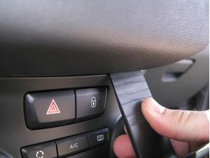 Brodit Suport de montare ProClip pentru Peugeot 208/Peugeot 2008 12-19, pe centru