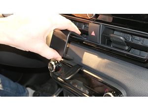 Brodit ProClip Halterung für Toyota Yaris 24-25, mittig