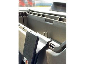 Brodit ProClip für Volvo FM 21-24 (nur ohne Display), mittig, verstärkt