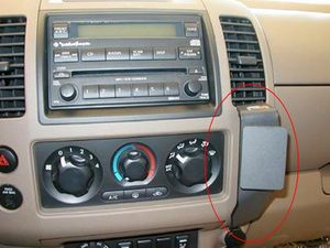 Brodit ProClip pro Nissan Pathfinder 05-10/Navara 06-10/Frontier 05-08, na střed vpravo