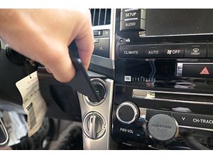 Brodit Монтажна скоба ProClip за Toyota LandCruiser V8 08-15, централна лява