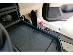 Brodit ProClip montážní konzole pro Toyota LandCruiser 300 21-24, na střed vpravo dolů