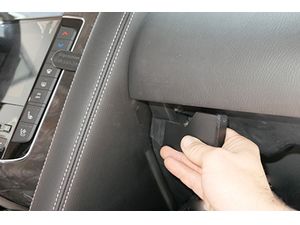 Brodit ProClip montážní konzole pro Nissan Patrol 20-21, na střed vpravo