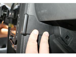 Brodit ProClip montážní konzole pro Nissan Patrol 20-21, na střed vpravo
