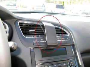 Brodit Монтажна скоба ProClip за Peugeot 5008 10-17 (само Premium), по средата
