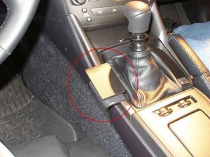 Brodit ProClip montážní konzole pro Lexus IS 06-13, na střed vlevo dolů