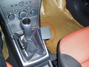 Brodit ProClip Halterung für Opel Astra 04-09, Mitte rechts unten