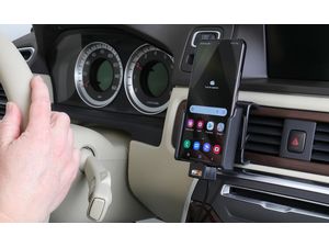 Brodit autós tartó Samsung Galaxy S22-hez, tok nélkül, cigiről töltéssel. öngyújtók / USB