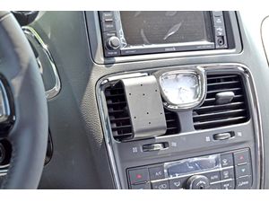 Brodit ProClip Lancia Voyager/Grand Voyager/Dodge Ram Cargo Van 12-16/Grand Caravan 11-16, na środku