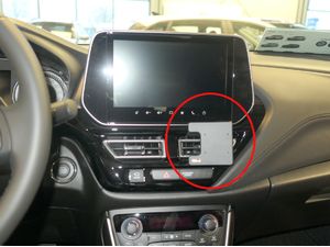 Brodit ProClip за Suzuki S-Cross 22-24, в средата вдясно