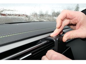 Brodit ProClip montážní konzole pro Peugeot 308 22-24, na střed