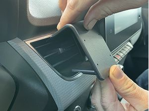 Brodit ProClip Halterung für Renault Kangoo 22-22, mittig