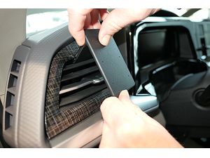 Brodit Монтажна скоба ProClip за Volkswagen T7 Multivan 22-24, отляво на вентилационната решетка