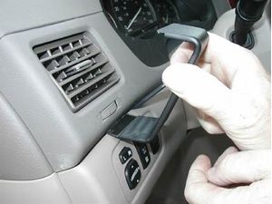 Brodit ProClip montážní konzole pro Toyota Sienna 04-10, vlevo