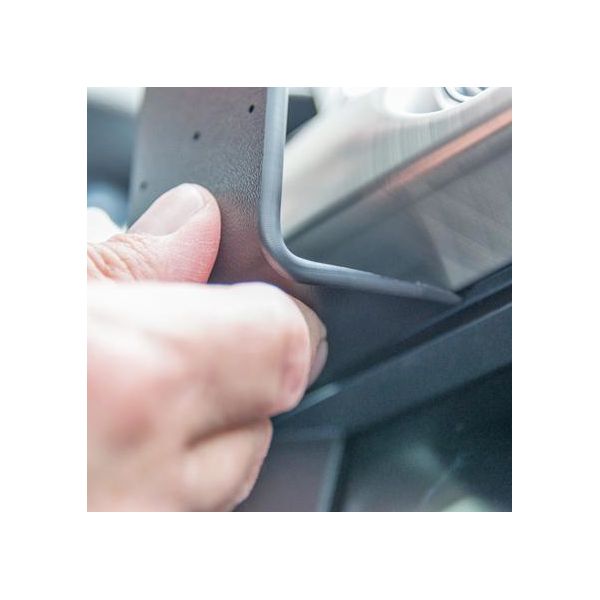 Brodit ProClip pro Ford Mustang 15-23 (ne pro karbonový panel/Bang Olufsen stereo), na střed
