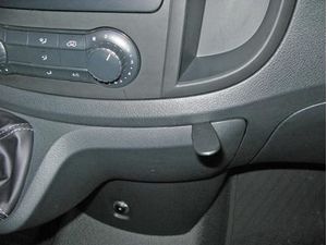 Brodit ProClip pro Mercedes Benz Vito 15-23 (jen bez držáku nápojů), na střed vpravo dolů