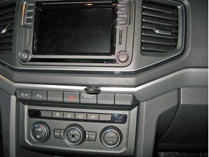 Brodit ProClip montážní konzole pro Volkswagen Amarok 17-23, na střed vpravo