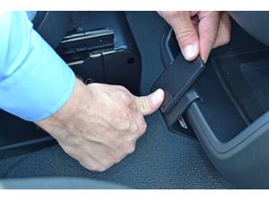 Brodit ProClip Halterung für Mercedes Benz Metris 16-22 USA, Mitte unten