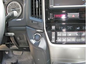 Brodit ProClip montážní konzole pro Toyota LandCruiser 200 16-21, na střed vlevo