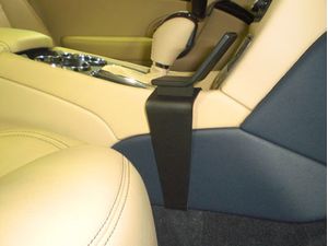 Brodit ProClip Halterung für Maserati Grand Turismo S 12-17, Mitteltunnel
