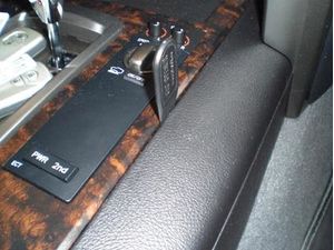 Brodit ProClip Halterung für Toyota LandCruiser 09-18 (nur Automatik), Mitte rechts unten