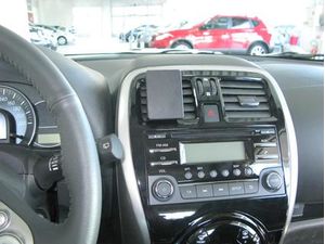 Brodit ProClip montážní konzole pro Nissan Micra 14-17, na střed vlevo
