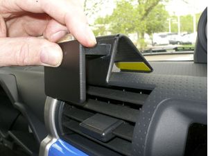 Brodit ProClip montážní konzole pro Toyota FJ Cruiser 07-15, na střed vlevo
