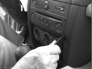 Brodit ProClip pro Renault Thalia 99-08/Clio 02-05/Clio Storia 06-09, na střed vpravo