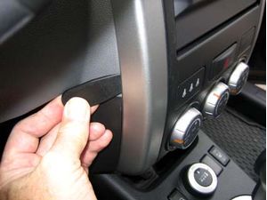 Brodit ProClip montážní konzole pro Nissan X-Trail 08-13 (ne pro vozy s navigací), na střed