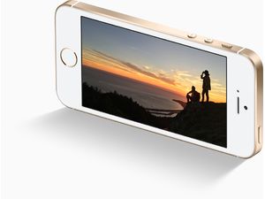 Apple iPhone SE (2016) 32GB златен