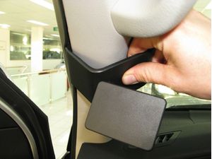 Brodit ProClip Halterung für Toyota LandCruiser V8 08-15, links an Säule